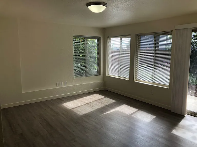 8732 Phinney Ave N #B1 — Photo 24