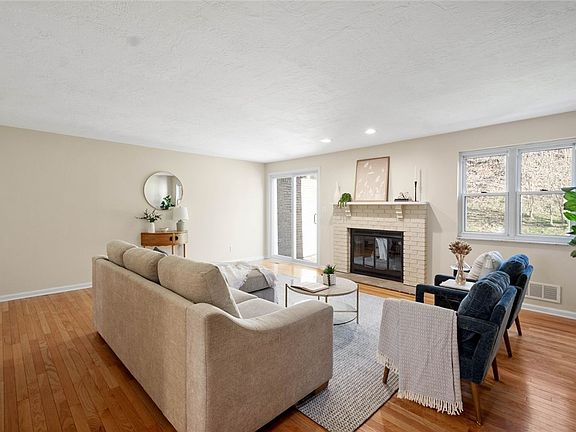 4th image of 402 Forest Ridge Dr