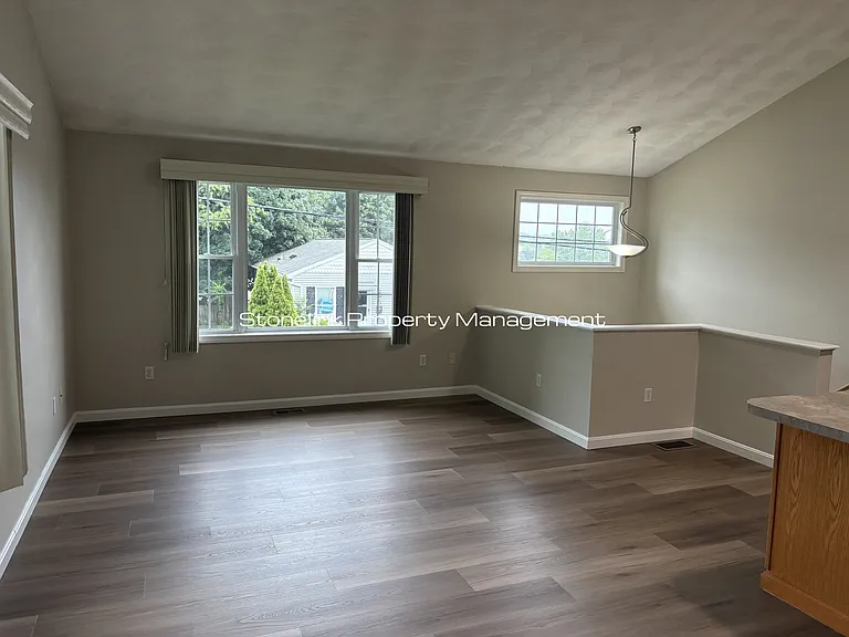 32 Horace St — Photo 7