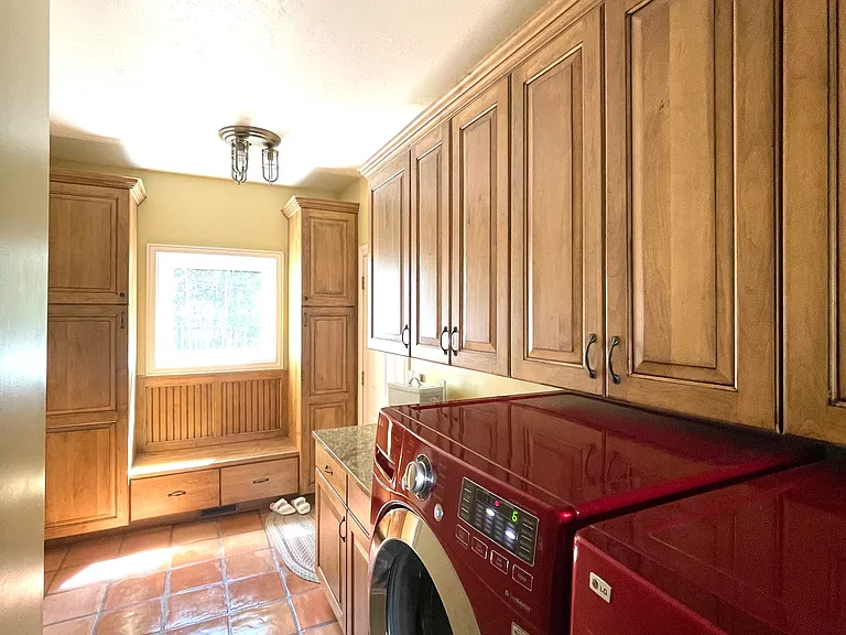 Mudroom/Laundry off of garage
