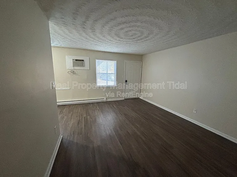 6255 Alexander St #6 — Photo 6