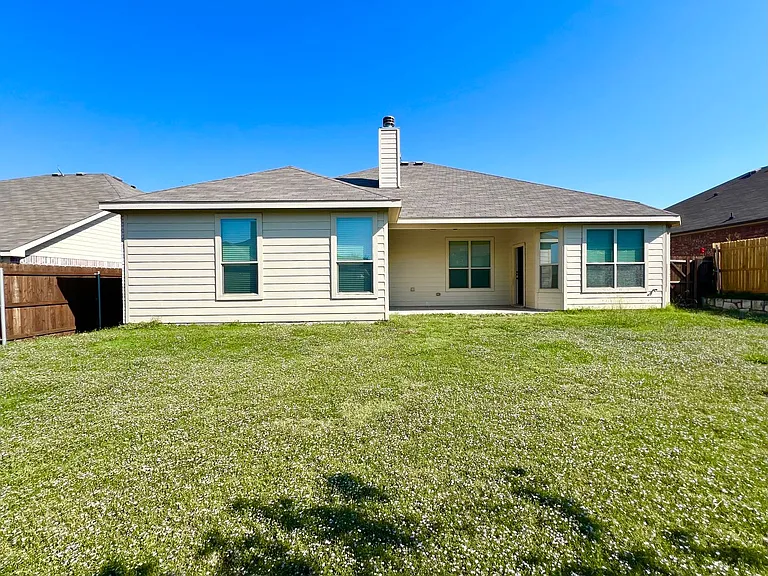 215 Clark Dr — Photo 29