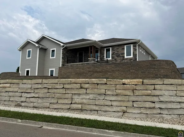 216 Highland Pointe Dr, Manhattan, KS 66503
