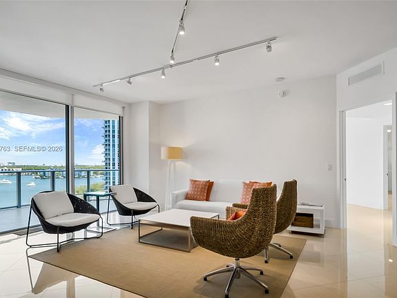 4th image of 17301 Biscayne Blvd APT 907