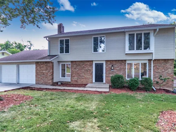 477 Ironwood Dr, Ballwin, MO 63011