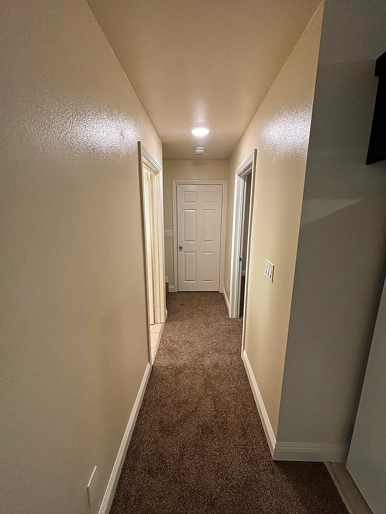 5 bed, 1752 sqft, $4,200 — Photo 4