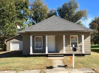 327 S Locust St, Dexter, MO 63841