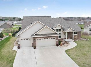 1156 Herne Bay Way, Green Bay, WI 54313