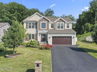 17 Havenbrook Ct, Cohoes, NY 12047