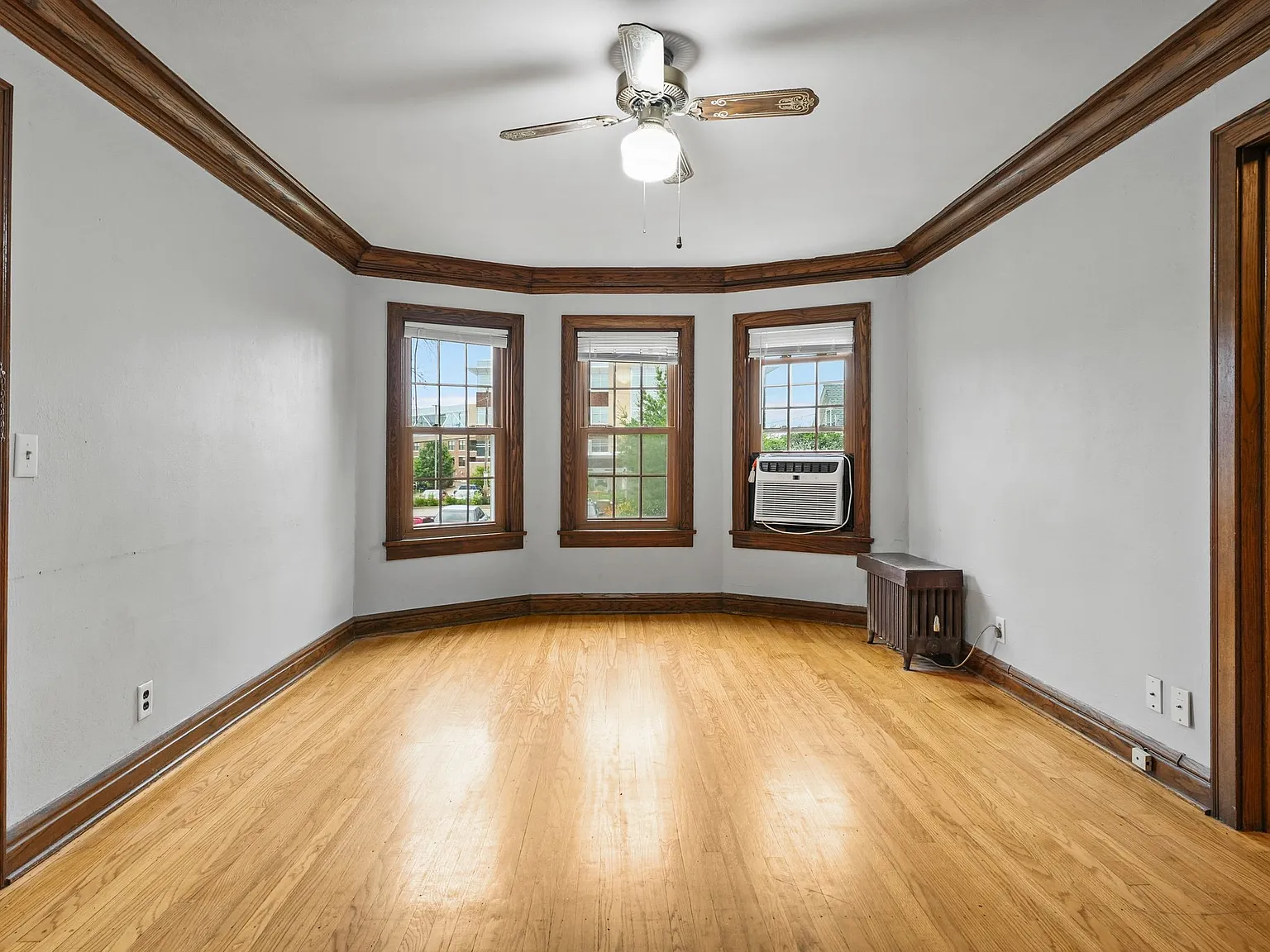 2 bed, 650 sqft, $1,580 — Photo 3