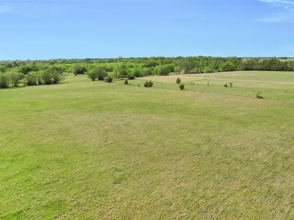 999A E Line Rd, Whitewright, TX 75491