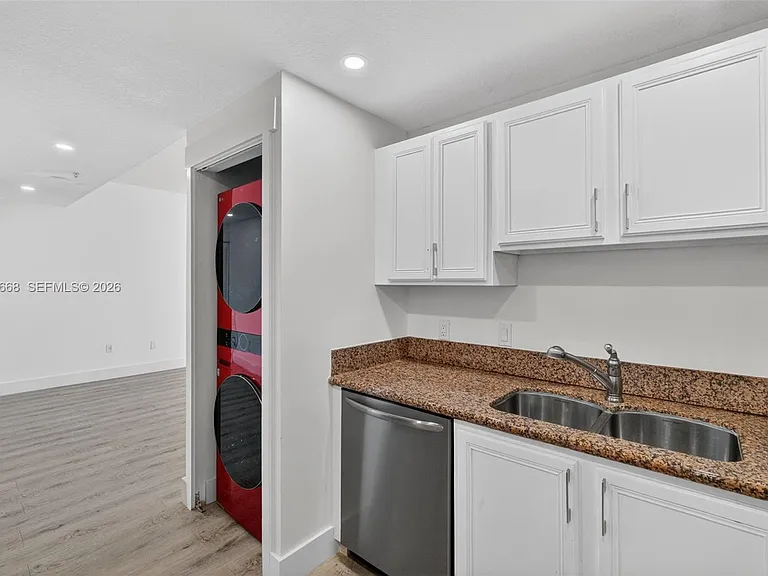 5271 SW 8th St #305 — Photo 8