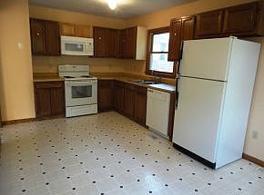 5th image of 618 Jackson Ave