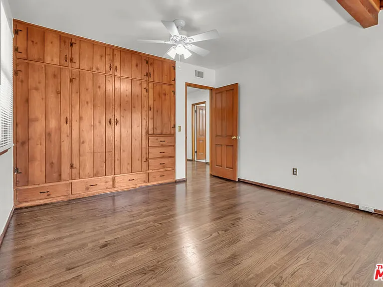 9322 Lasaine Ave — Photo 13