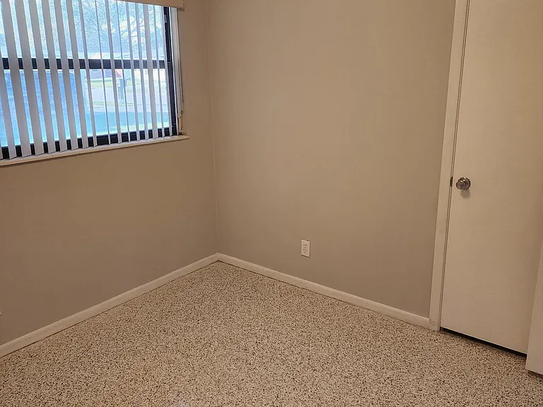 2745 Starlight Dr — Photo 10
