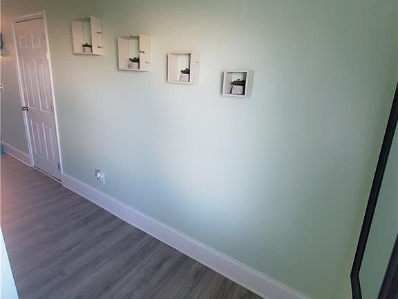 3rd image of 1041 Ventura Dr