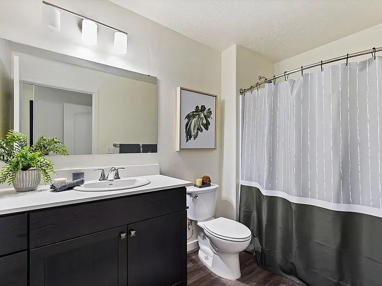 Pennwood Apartments — Photo 16