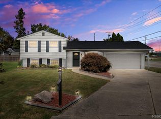 5516 Cleary Dr, Waterford, MI 48329