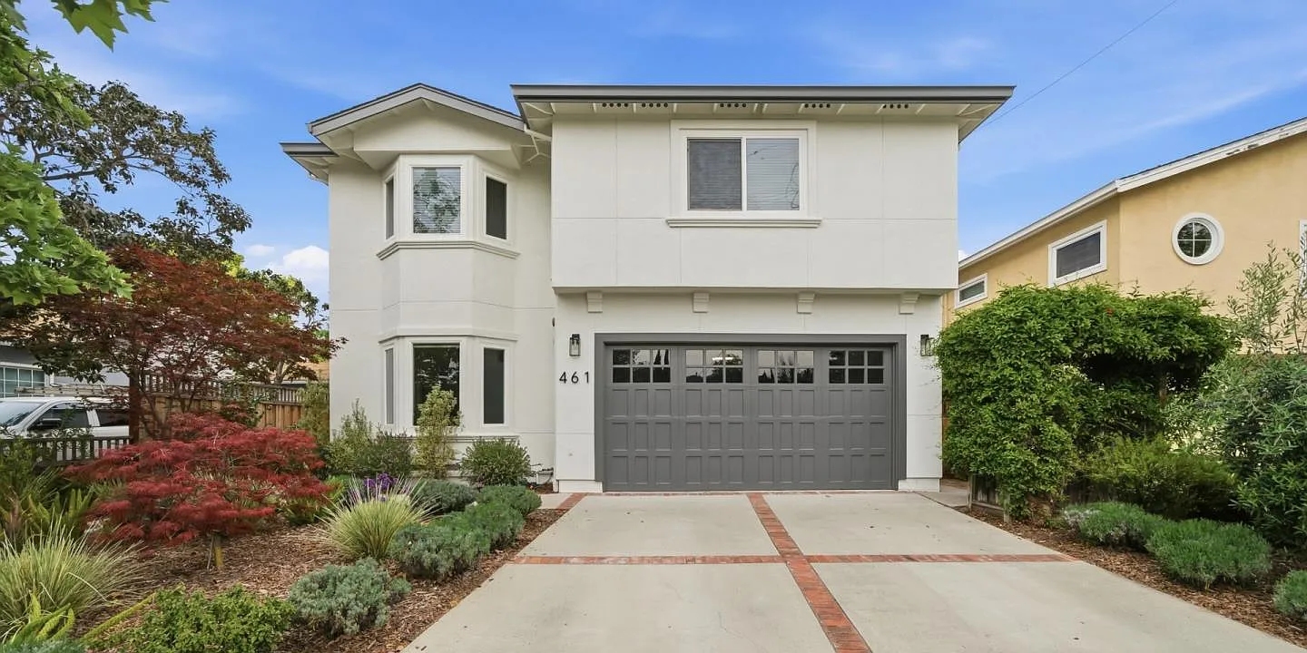461 Iris St photo 1