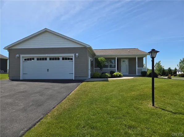 101 Woods Edge Dr, New Hartford, NY 13413