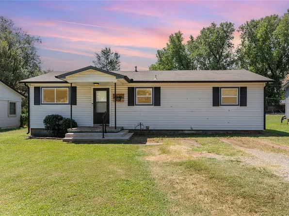 418 E Broadway St, Blanchard, OK 73010