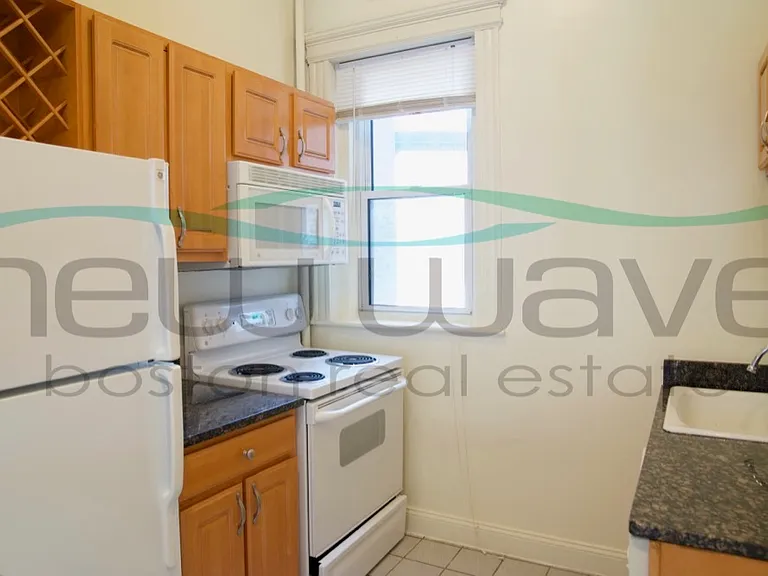 100 Queensberry St #2 — Photo 11