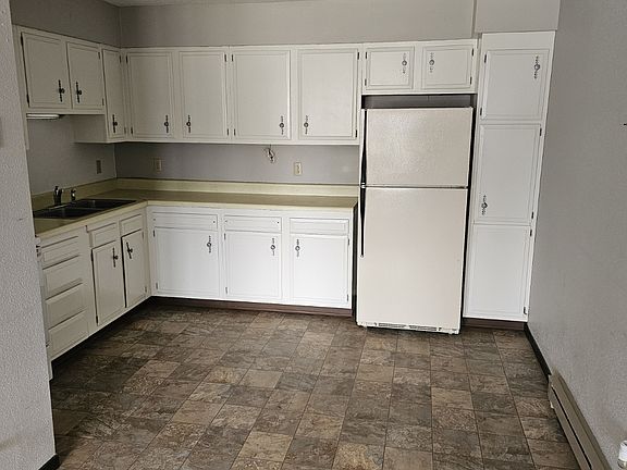 3rd image of 407 S Madison St