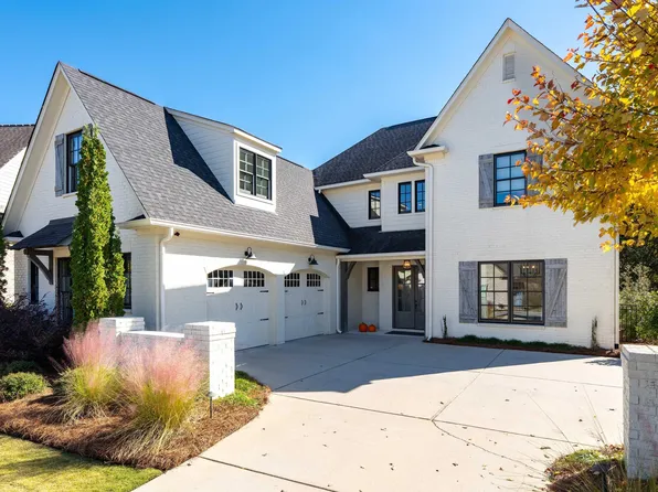 875 Southbend Ln, Vestavia Hills, AL 35216