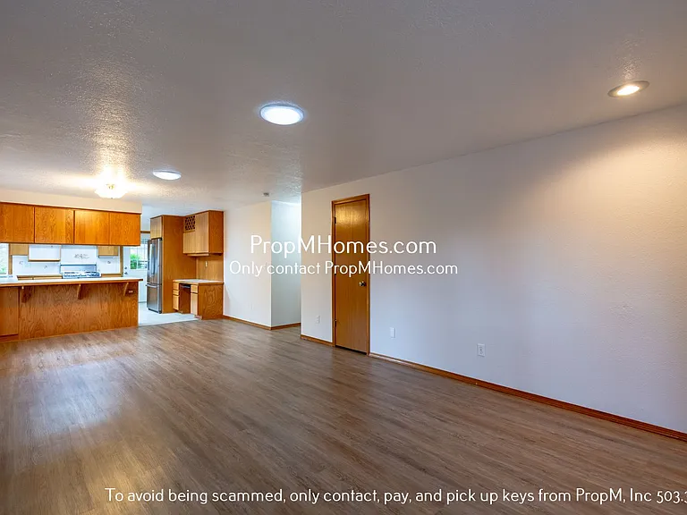 2627 SE Park Ave — Photo 4