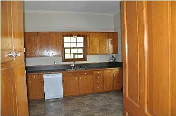 2nd image of 624 S Main St