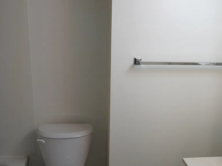 1147 Quadra St — Photo 17