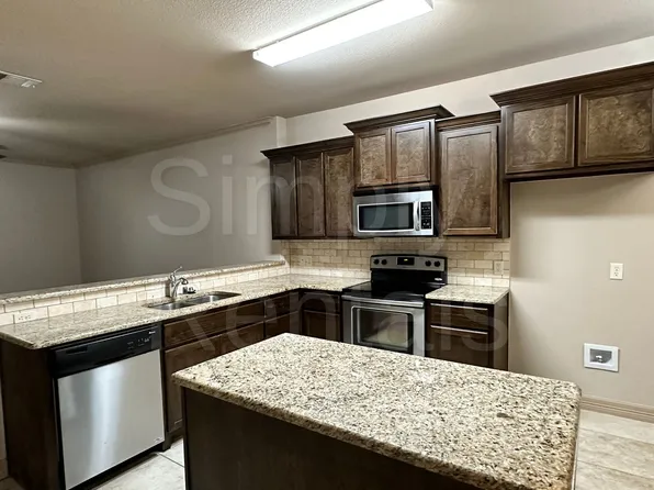 6927 Jack Finney Blvd, Greenville, TX 75402