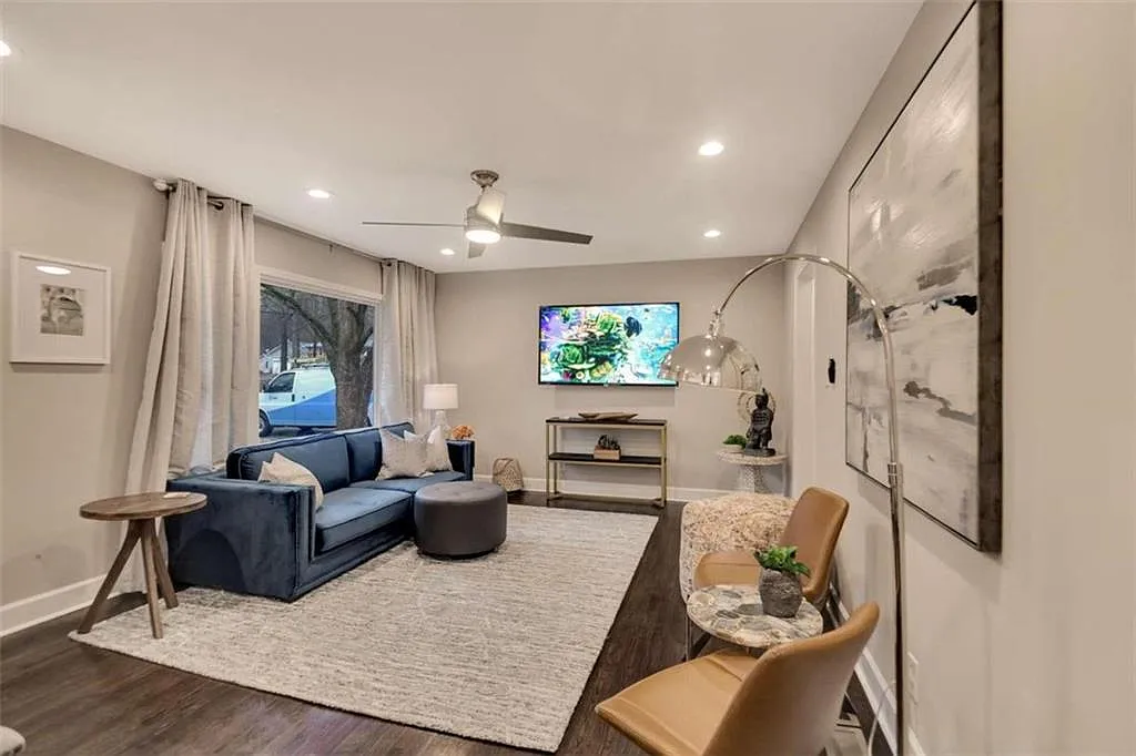 3 bed, 2.0 bath, 1600 sqft, $4,750 — Photo 2