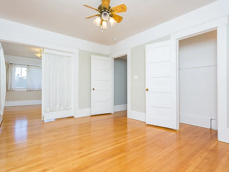 3425 Albatross St — Photo 4