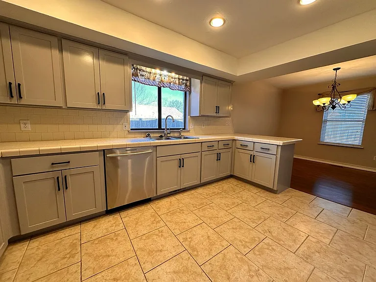2205 Basking Ridge Trl — Photo 6