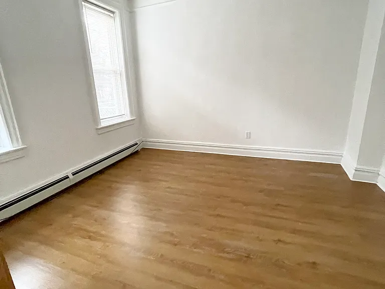 2030 E 12th St #1F — Photo 14