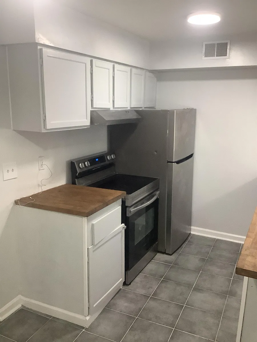 Building Photo - 213 Camelot Dr #1