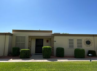 10040 W Hawthorn Dr, Sun City, AZ 85351