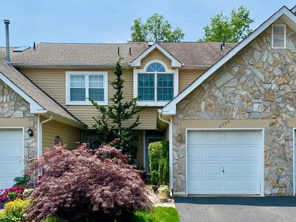 2299 Orchard Hill Cir, Warrington, PA 18976