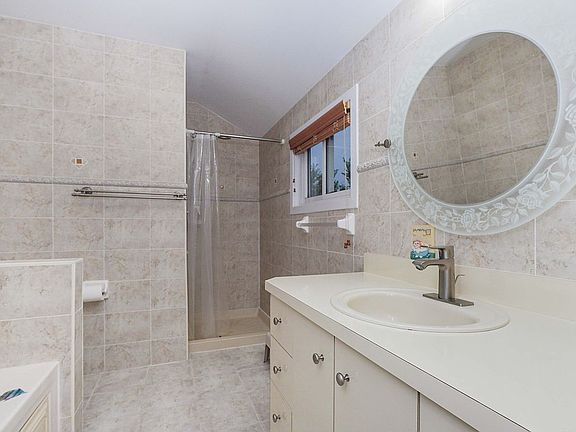 5th image of 481A Father Capodanno Blvd #A