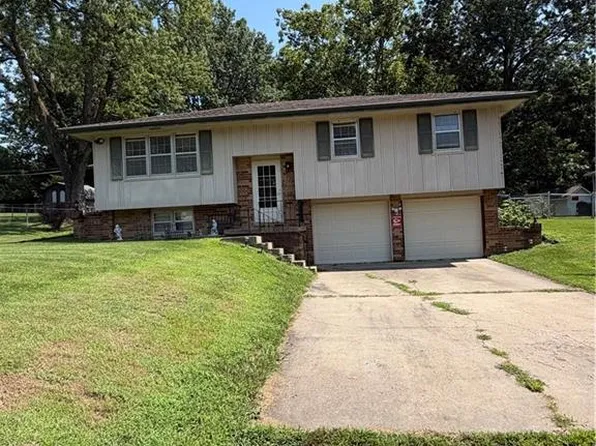 2607 NW Powderhorn Dr, Kansas City, MO 64154