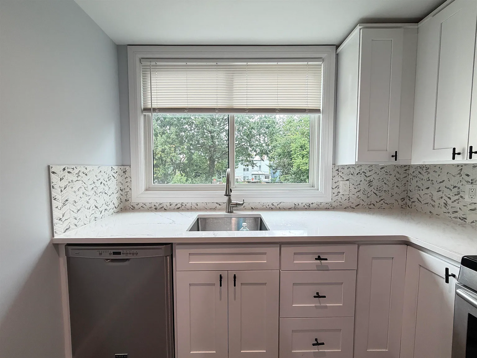 2 bed, 1.0 bath, $2,350 — Photo 3