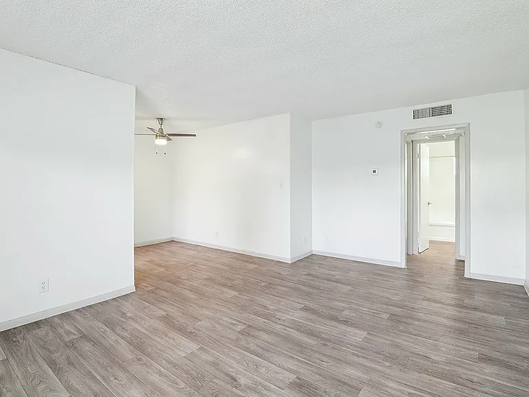 5-web-or-mls-Karen Ct-1005-005