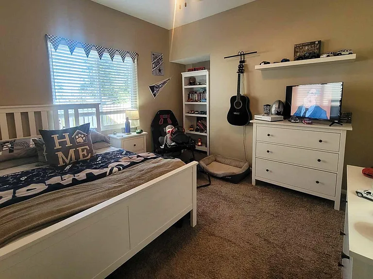 18610 L Cir — Photo 13