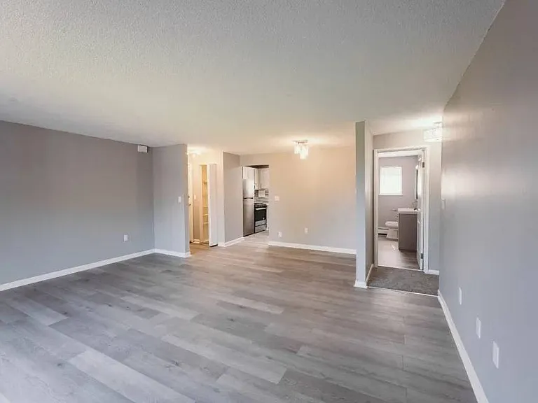BAY SHORE APARTMENTS — Photo 19
