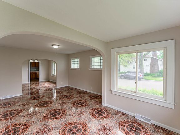 3rd image of 1102 Massena Ave