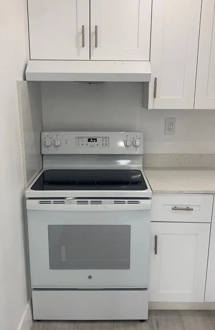 1 bed, 700 sqft, $1,800 — Photo 1