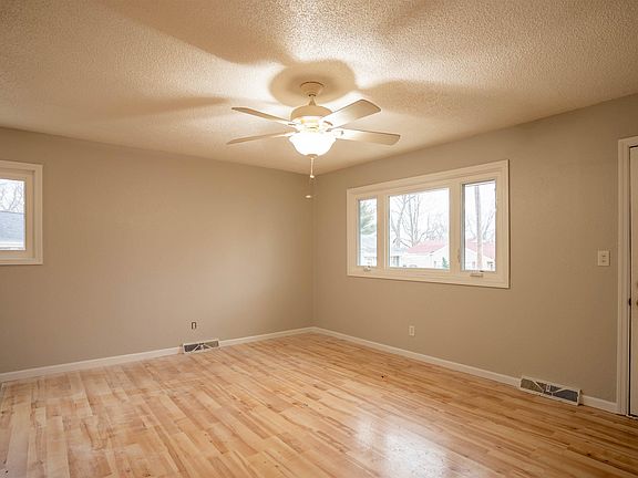 5th image of 3916 N Saint Joseph Ct