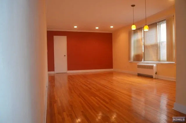 2350 Linwood Ave #4B-504B photo 1