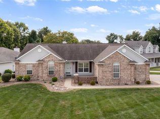 902 Carriage Ct, Belleville, IL 62223
